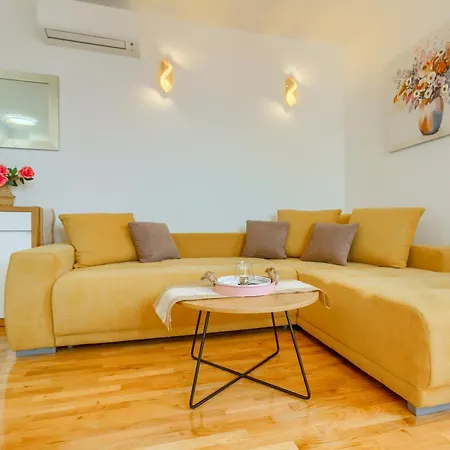 Apartment Arijana 2 *